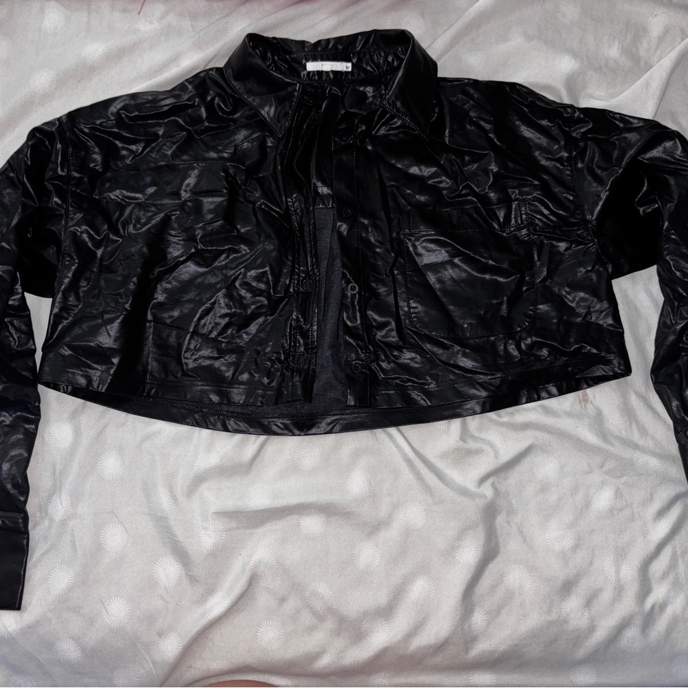 Sleek Black Leather Cropped Jacket